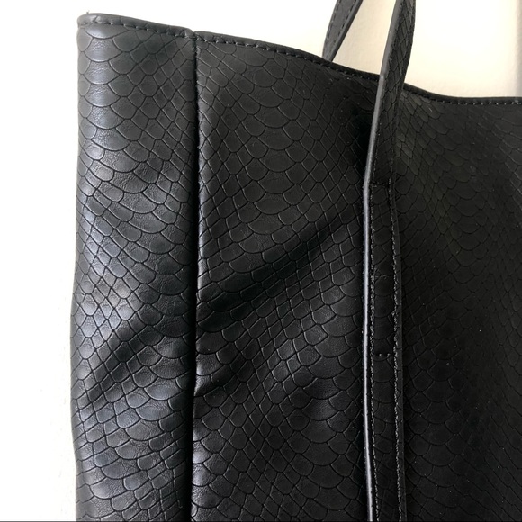 Embossed snake skin pattern shopper - Picture 5 of 8